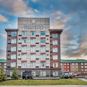 Sandman Signature Airport Hotel